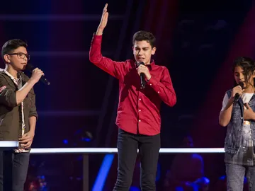 Hugo Sánchez, Juan Miguel Cortés y Salvador Bermúdez cantan ‘Amiga mía’ en las Batallas de ‘La Voz Kids’ Hugo Sánchez, Juan Miguel Cortés y Salvador Bermúdez cantan ‘Amiga mía’ en las Batallas de ‘La Voz Kids’