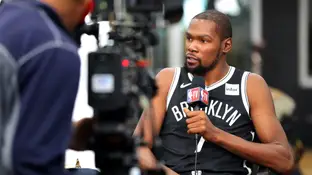Kevin Durant habla con los medios en el 'Media day' de los Brooklyn Nets Kevin Durant habla con los medios en el 'Media day' de los Brooklyn Nets