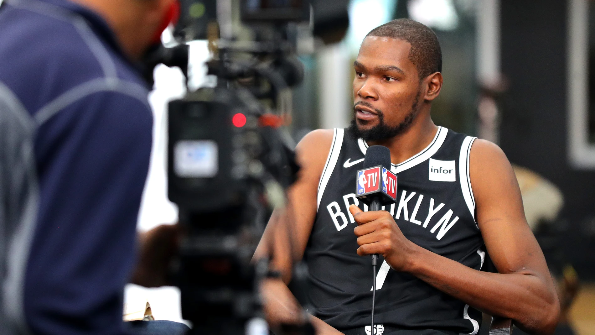 Kevin Durant habla con los medios en el 'Media day' de los Brooklyn Nets Kevin Durant habla con los medios en el 'Media day' de los Brooklyn Nets