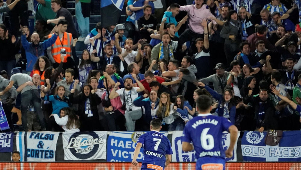 Lucas Pérez celebra su gol
