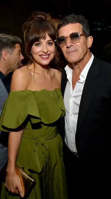 Dakota Johnson con Antonio Banderas Dakota Johnson con Antonio Banderas