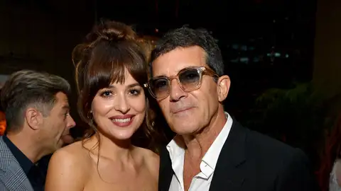 Dakota Johnson con Antonio Banderas