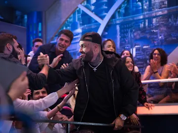 Nicky Jam explica en 'El Hormiguero 3.0' el cambio que le salvó la vida: "El amor que me dio Colombia" Nicky Jam explica en 'El Hormiguero 3.0' el cambio que le salvó la vida: "El amor que me dio Colombia"