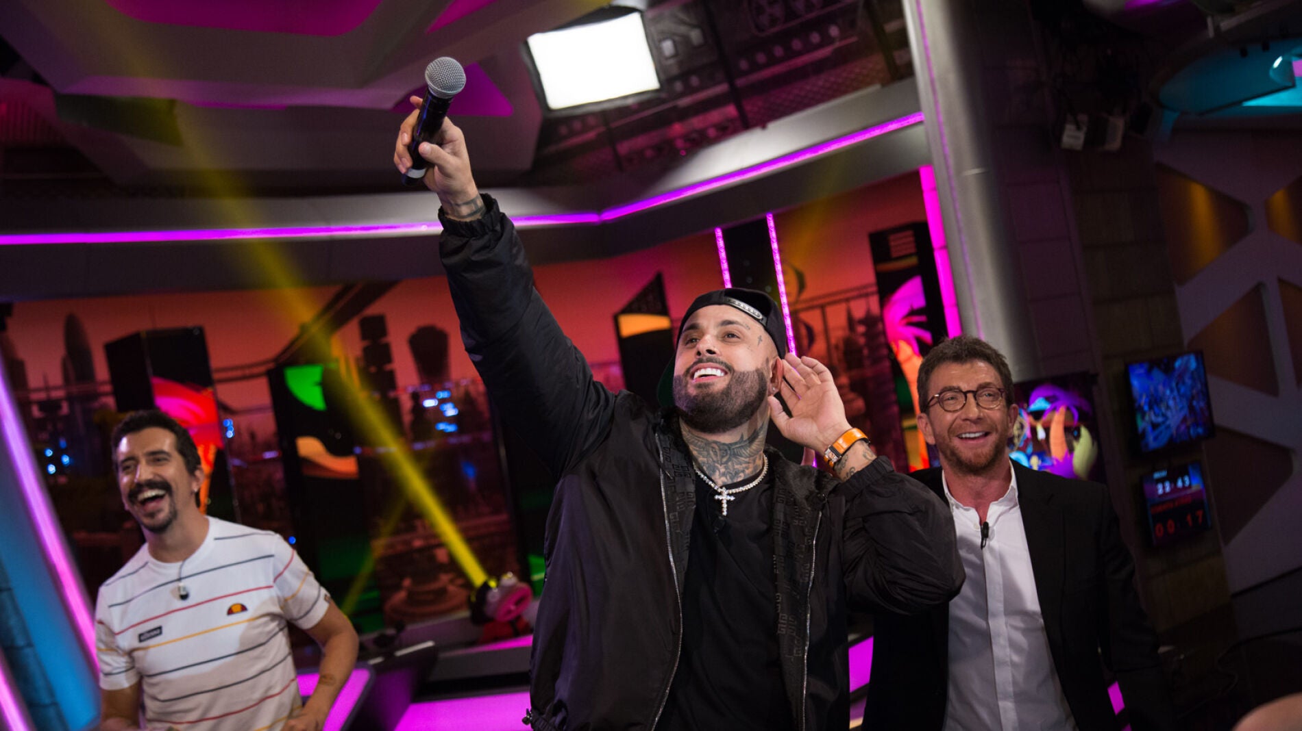 Marron hace magia con su ciencia y el exitazo musical de Nicky Jam 