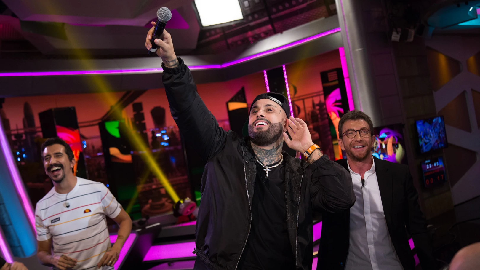 Marron hace magia con su ciencia y el exitazo musical de Nicky Jam Marron hace magia con su ciencia y el exitazo musical de Nicky Jam