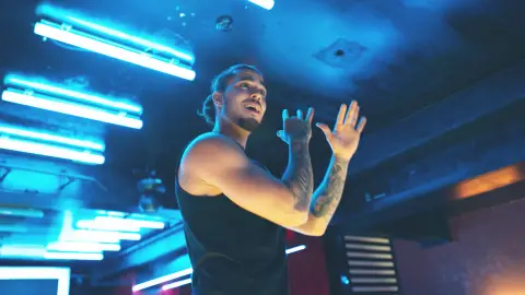 Jairo cautiva a Andrea con un baile privado en el Inferno Jairo cautiva a Andrea con un baile privado en el Inferno