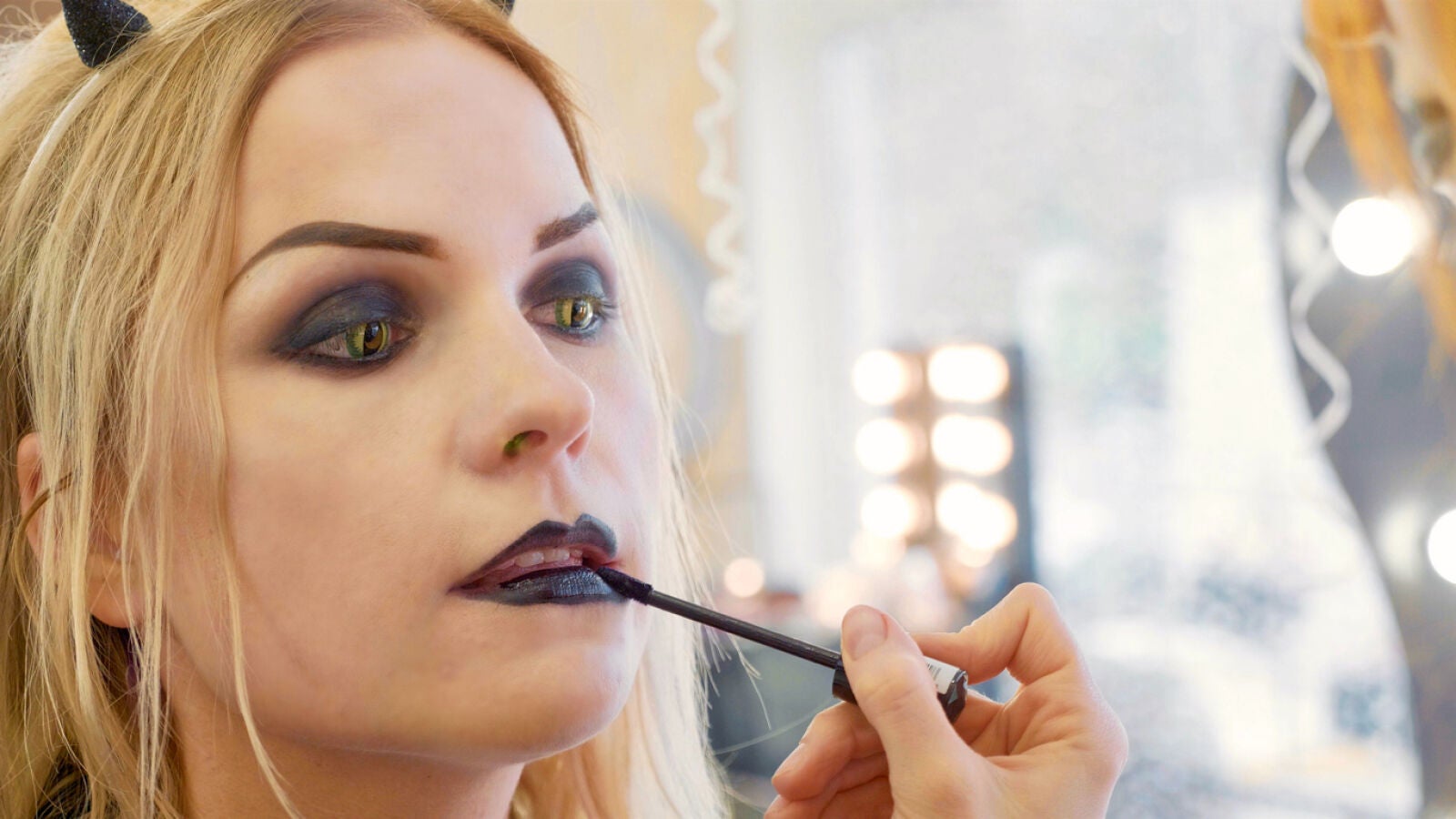 Cuida e hidrata tu piel si vas a usar un maquillaje especial para un disfraz