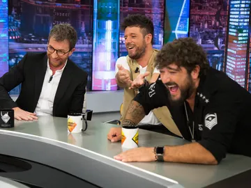 La emotiva sorpresa de Pablo López y Antonio Orozco a sus fans en 'El Hormiguero 3.0' La emotiva sorpresa de Pablo López y Antonio Orozco a sus fans en 'El Hormiguero 3.0'