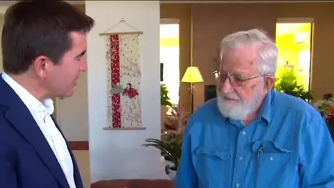 Noam Chomsky recibe el premio de la Fundación BBVA Noam Chomsky recibe el premio de la Fundación BBVA