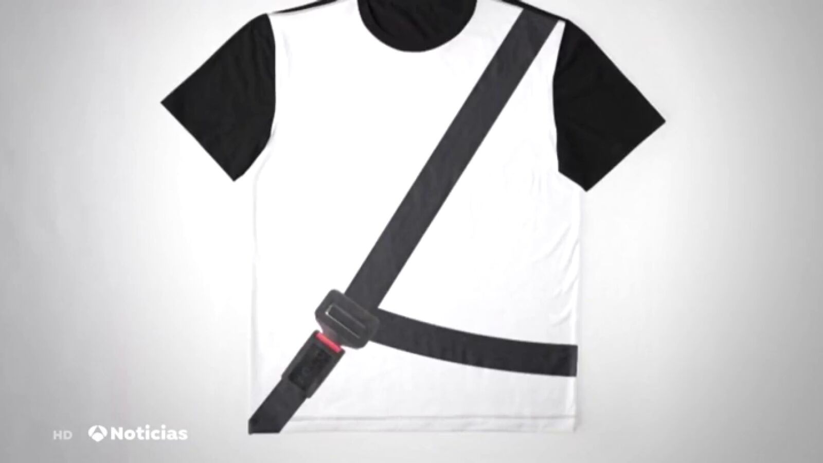 Así es la camiseta para evitar multas que trae de cabeza a la Guardia Civil