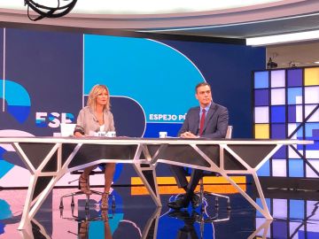 Pedro Sánchez en el plató de Espejo Público Pedro Sánchez en el plató de Espejo Público