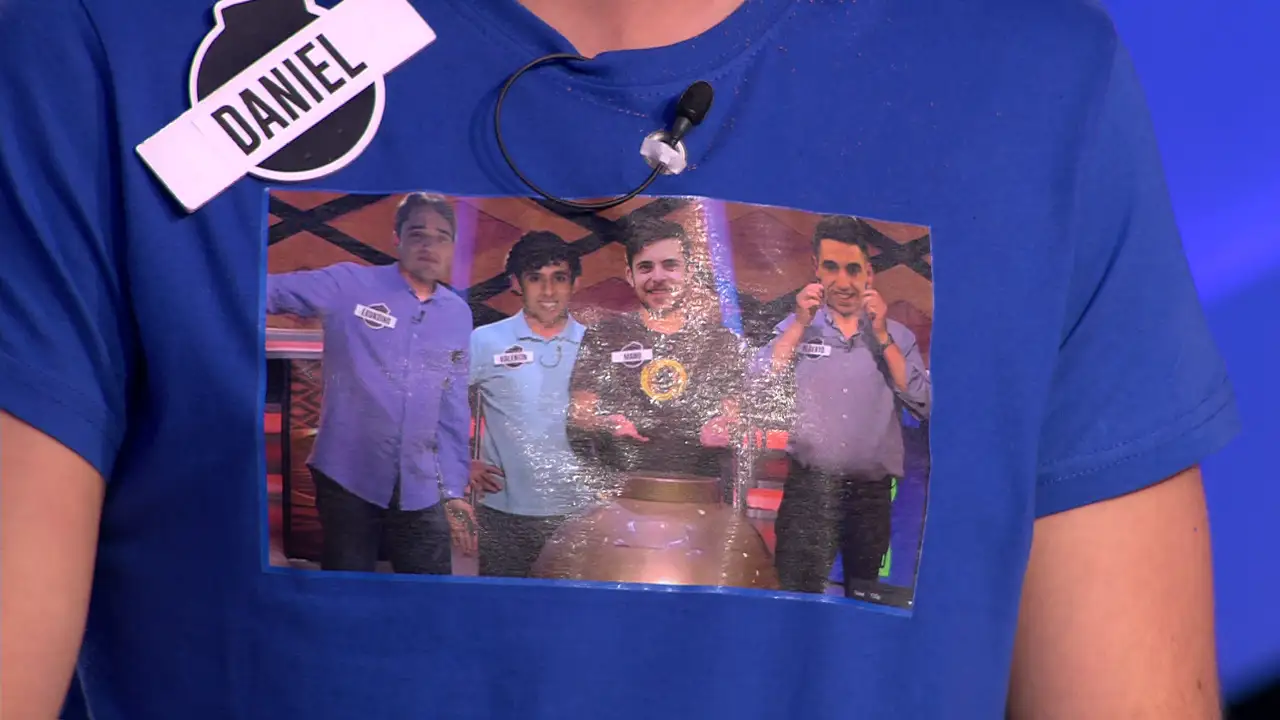 ‘Los Chapas’ le hacen un homenaje a ‘Los Lobos’ con sus camisetas en '¡Boom!'