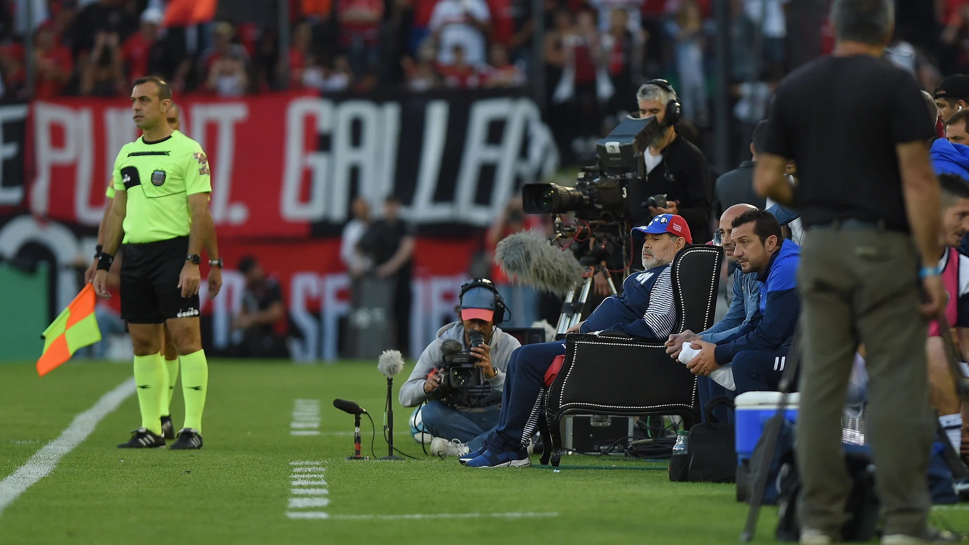 Maradona sentado en su trono Maradona sentado en su trono