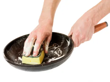 Fregar sartenes Fregar sartenes