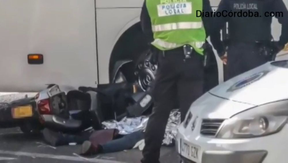 Detienen por consumo de coca al conductor del autobús que arrolló a un motorista en Córdoba