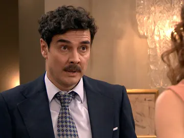 Armando salva a Julia tras ser denunciada Armando salva a Julia tras ser denunciada