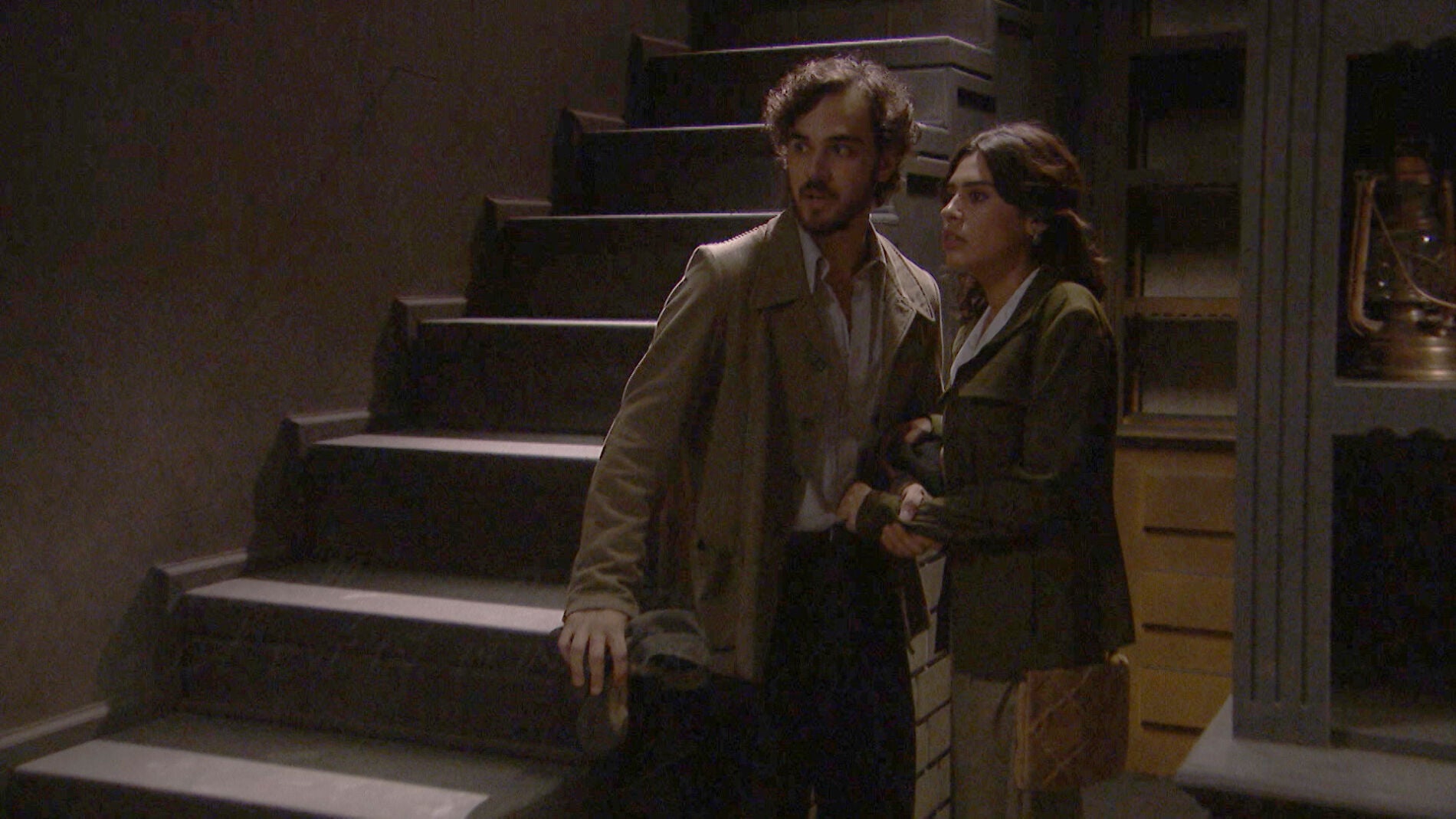 Alicia y Mat&iacute;as, a un paso de ser descubiertos 
