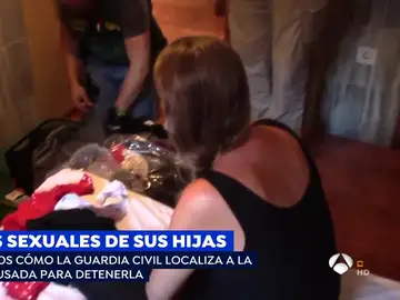 Madre detenida por abusar de sus hijas. Madre detenida por abusar de sus hijas.