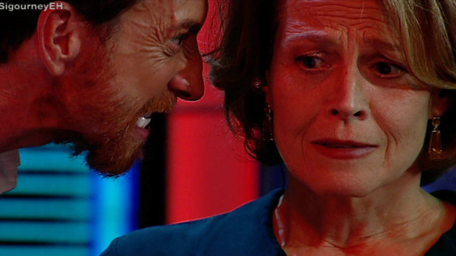 Pablo Motos recrea la mítica escena de 'Alien' junto a Sigourney Weaver en 'El Hormiguero 3.0'