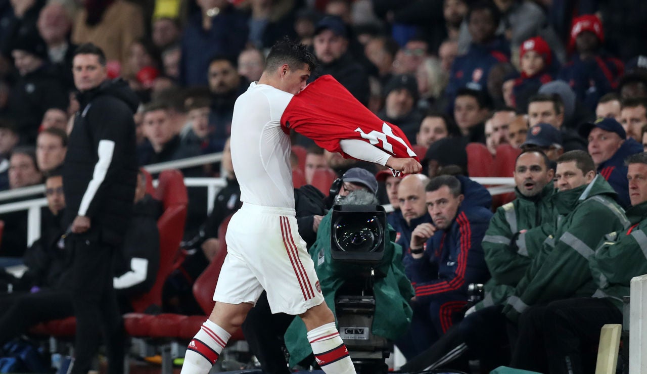 Granit Xhaka y su polémica reacción tras ser sustituido Granit Xhaka y su polémica reacción tras ser sustituido