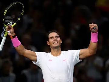 Rafa Nadal celebra su victoria en el Másters 1000 de París Rafa Nadal celebra su victoria en el Másters 1000 de París
