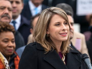 Dimite una congresista tras salir a la luz su vida sexual