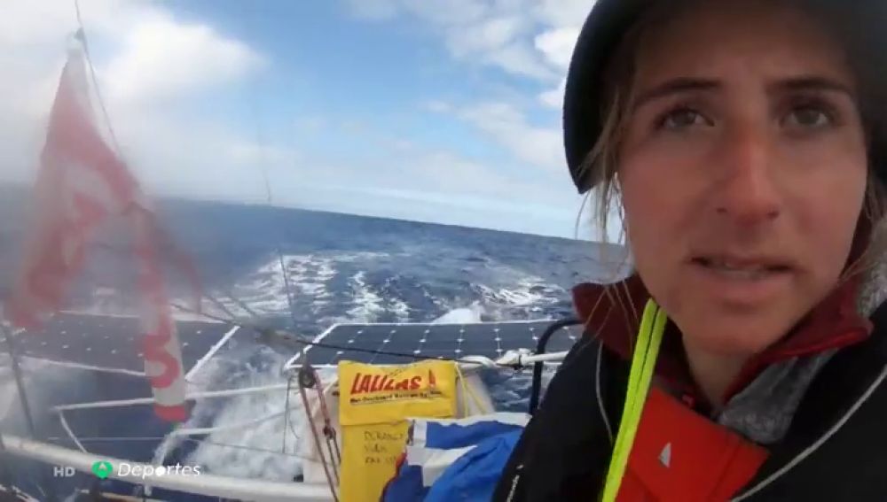 El calvario de Violette Dorange, la joven de 18 años que quiere curzar el Atlántico navegando en solitario