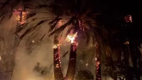 Una docena de incendios activos obliga a desalojar de sus casas a un millar de personas en California Una docena de incendios activos obliga a desalojar de sus casas a un millar de personas en California