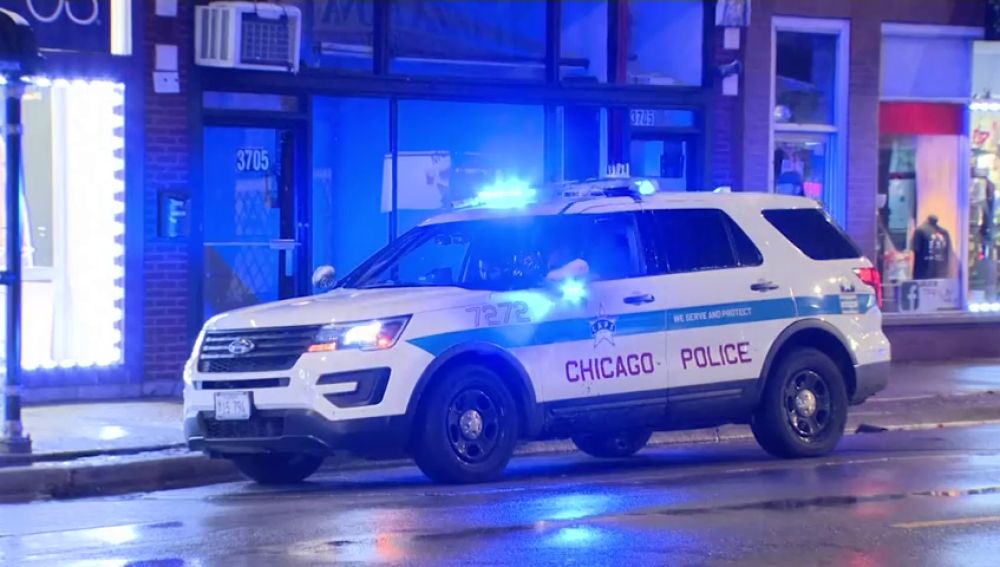 Una niña de 7 años herida grave de un disparo cuando pedía 'chuches' la noche de Halloween en Chicago
