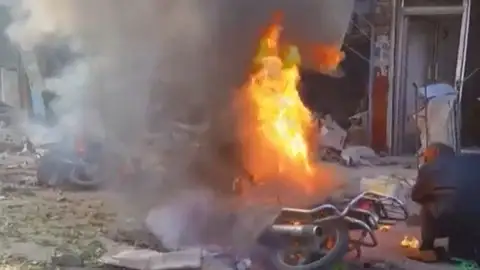 Un coche bomba deja al menos 13 muertos en Siria Un coche bomba deja al menos 13 muertos en Siria