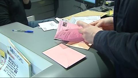 Horarios de las oficinas de Correos hoy para solicitar el voto por correo