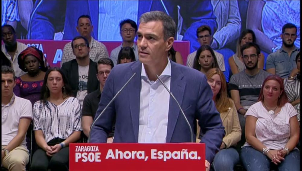 Sánchez cambia la pegada de carteles por un tuit en el que pide "que nadie se quede en casa"