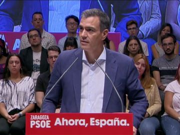 Sánchez cambia la pegada de carteles por un tuit en el que pide "que nadie se quede en casa"