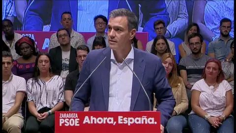 Sánchez cambia la pegada de carteles por un tuit en el que pide "que nadie se quede en casa" Sánchez cambia la pegada de carteles por un tuit en el que pide "que nadie se quede en casa"