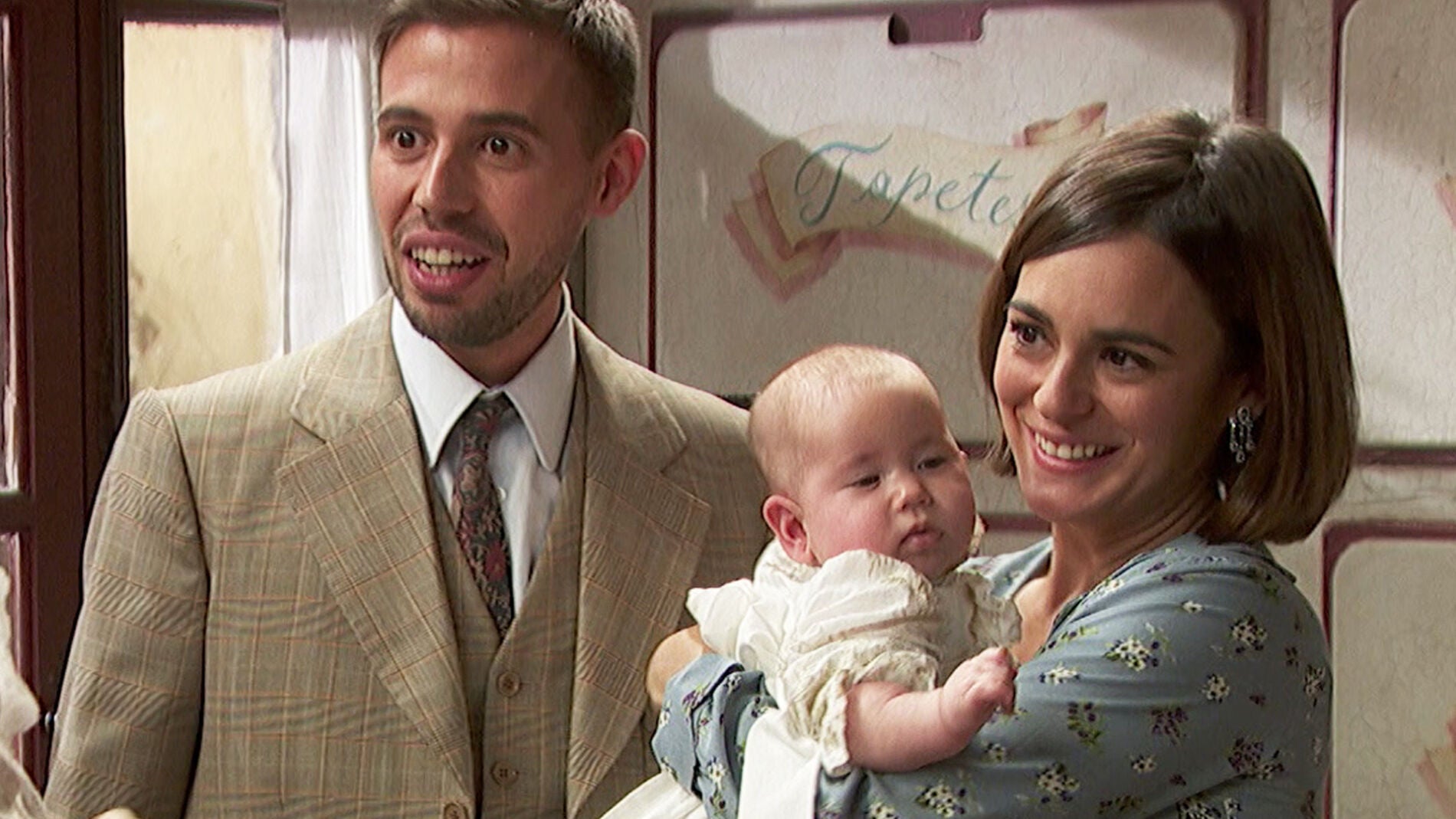 Hip&oacute;lito y Gracia junto a la peque&ntilde;a Bel&eacute;n