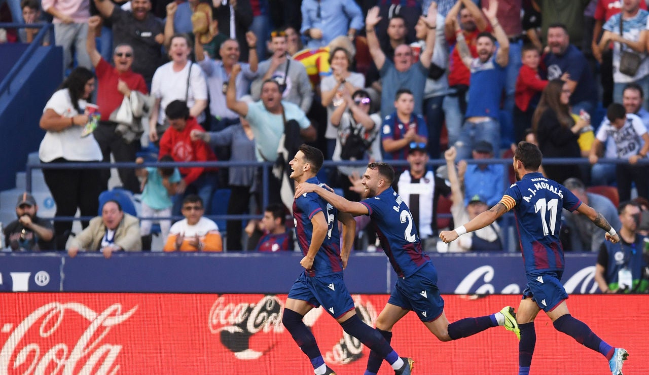Los jugadores del Levante celebran un gol Los jugadores del Levante celebran un gol