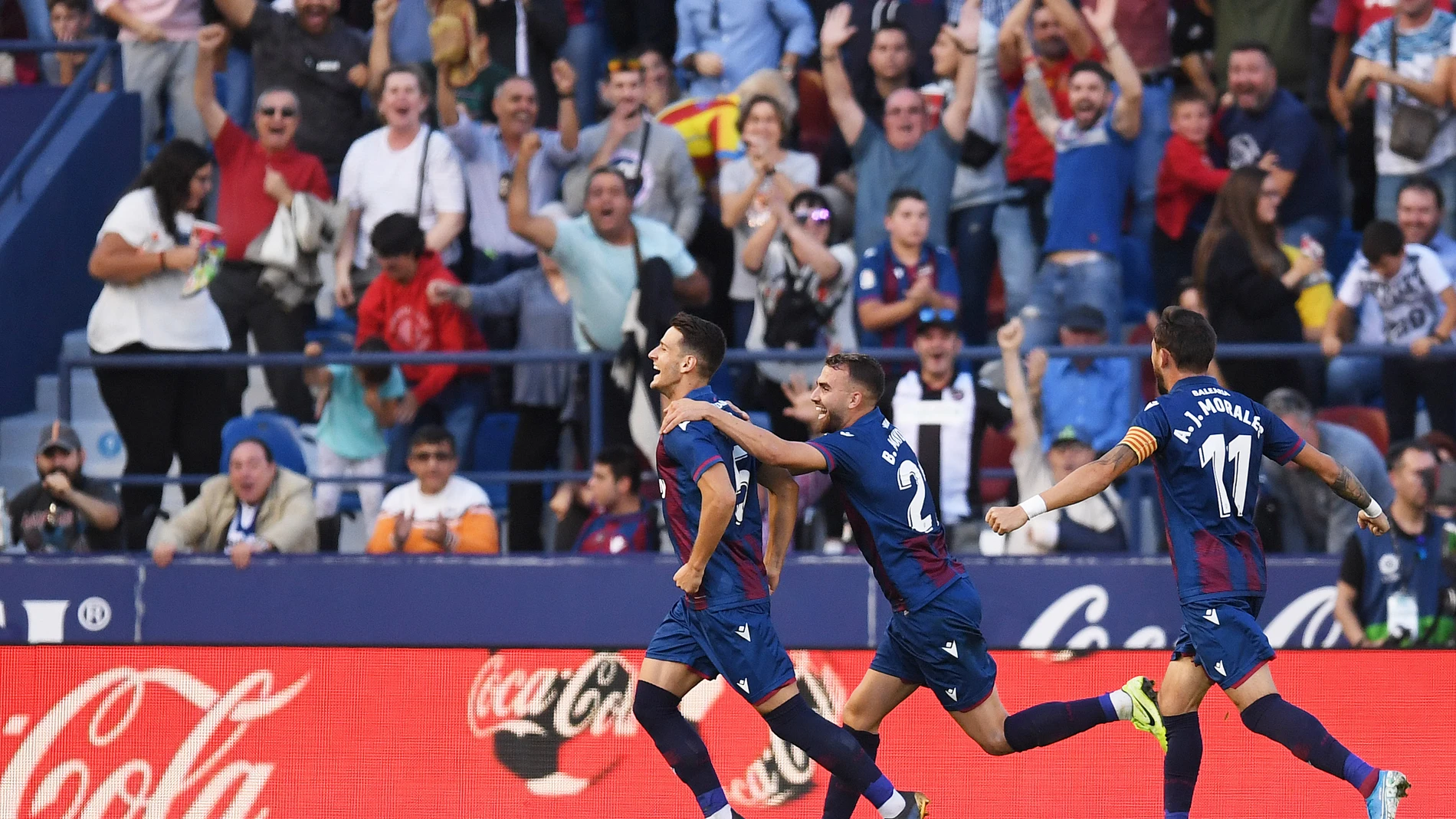 Los jugadores del Levante celebran un gol Los jugadores del Levante celebran un gol