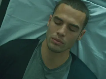 Hugo se somete a un sesión de hipnosis para recordar qué paso el día que cambió su vida Hugo se somete a un sesión de hipnosis para recordar qué paso el día que cambió su vida