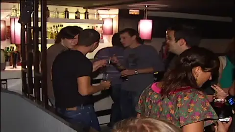 Finge su muerte para no pagar una deuda y su ex se lo encuentra en un restaurante Finge su muerte para no pagar una deuda y su ex se lo encuentra en un restaurante