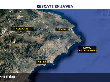 Intentan rescatar a 20 personas atrapadas en una cueva marina en Jávea, en alicante Intentan rescatar a 20 personas atrapadas en una cueva marina en Jávea, en alicante
