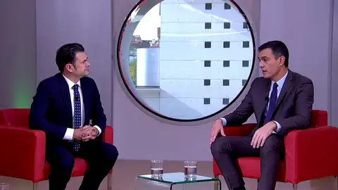 Pedro Sánchez avisa a Quim Torra de que se "cometerán delitos importantes" si se boicotean las elecciones generales 2019 Pedro Sánchez avisa a Quim Torra de que se "cometerán delitos importantes" si se boicotean las elecciones generales 2019