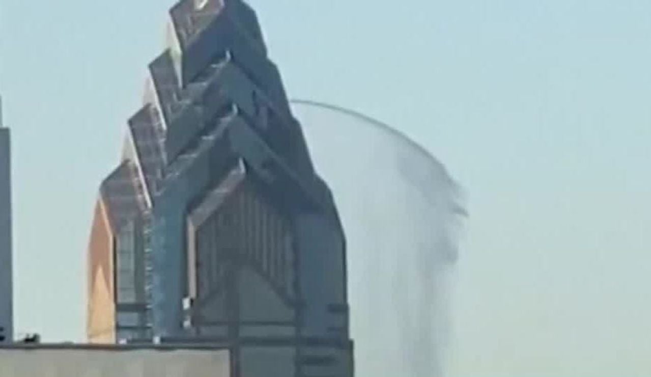 Una fuga de agua en un rascacielos de Filadelfia Una fuga de agua en un rascacielos de Filadelfia