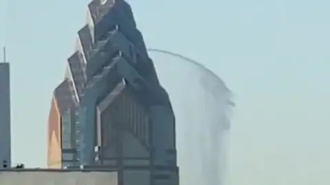 Una fuga de agua en un rascacielos de Filadelfia Una fuga de agua en un rascacielos de Filadelfia
