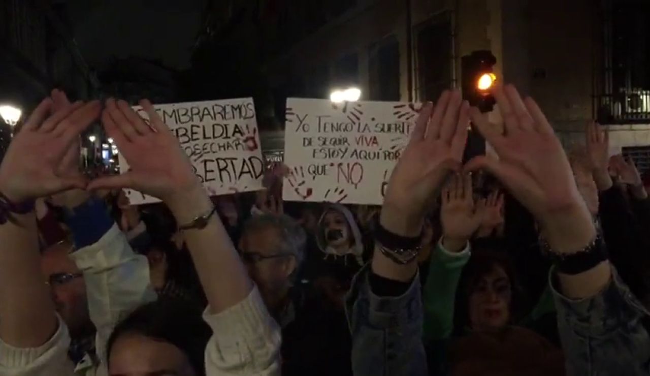 Manada de Manresa: Centenares de feministas se manifiestan al grito de 'No es abuso es violación' tras la sentencia Manada de Manresa: Centenares de feministas se manifiestan al grito de 'No es abuso es violación' tras la sentencia