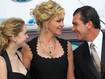 Stella del Carmen junto a Melanie Griffith y Antonio Banderas Stella del Carmen junto a Melanie Griffith y Antonio Banderas