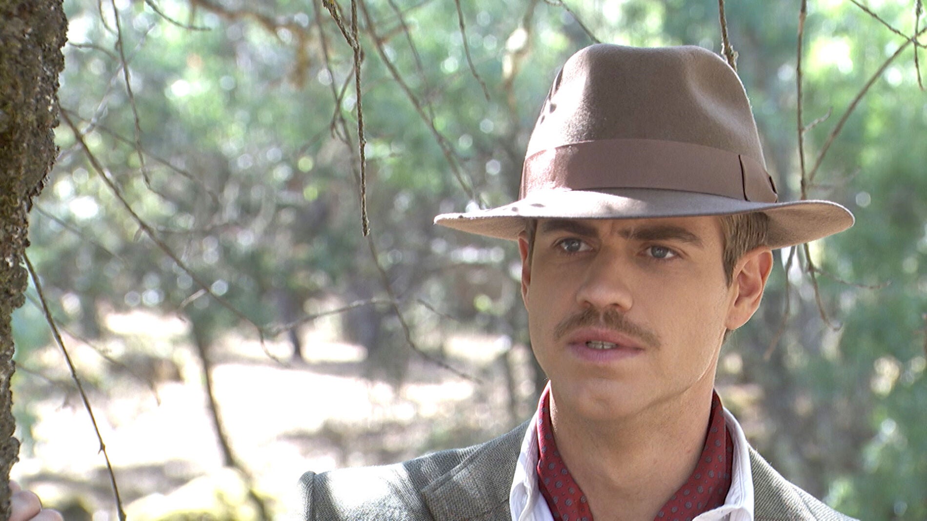 &lsquo;El secreto de Puente Viejo&rsquo;: Marta rompe el coraz&oacute;n de Adolfo y el suyo propio al besar a Ram&oacute;n