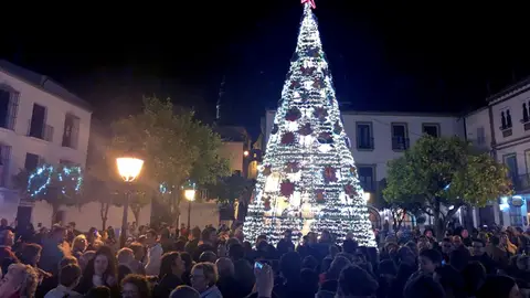 Estepa enciende su alumbrado navideño para ser el primero de Europa Estepa enciende su alumbrado navideño para ser el primero de Europa
