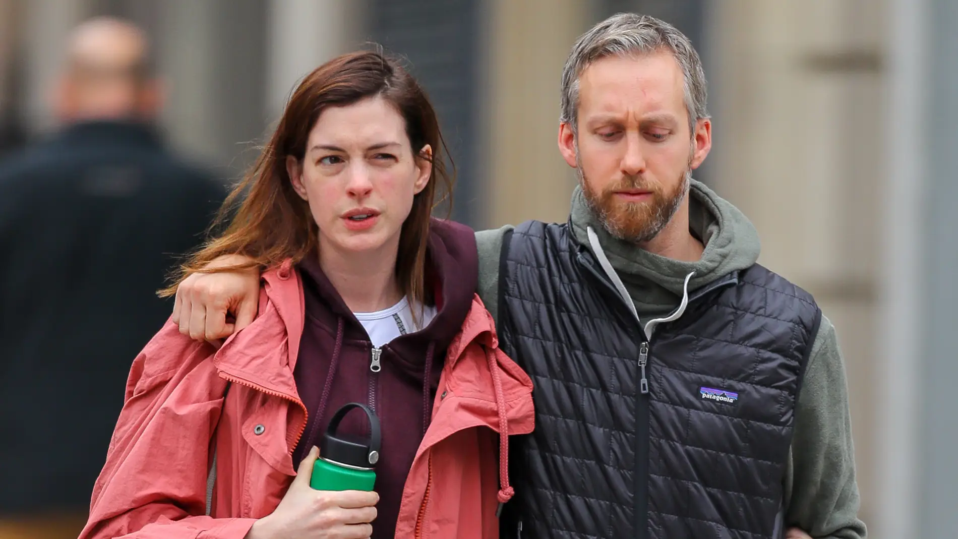 Anne Hathaway y su marido Adam Shulman