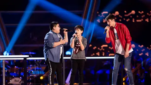 Marcos Balmori, Pablo Castiñeira y Alan Brizuela cantan ‘Peces de ciudad’ en las Batallas de ‘La Voz Kids’ Marcos Balmori, Pablo Castiñeira y Alan Brizuela cantan ‘Peces de ciudad’ en las Batallas de ‘La Voz Kids’