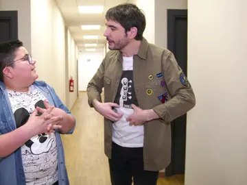 Sustos para superar el miedo y muchos abrazos, el enorme papel de Juanra Bonet en 'La Voz Kids' Sustos para superar el miedo y muchos abrazos, el enorme papel de Juanra Bonet en 'La Voz Kids'